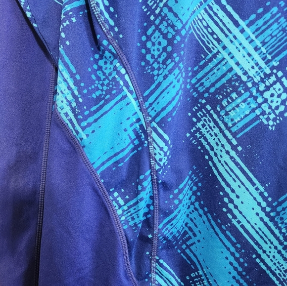 Athleta Blue Long Sleeve athletic Top size small - Picture 8 of 9